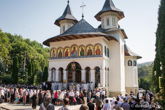 (Foto) Hramul mănăstirii Sihăstria | 2015