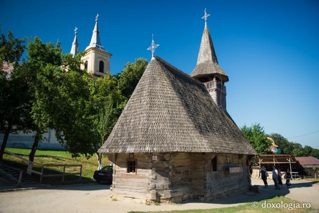 Bisericuța de lemn de la Mănăstirea Nicula