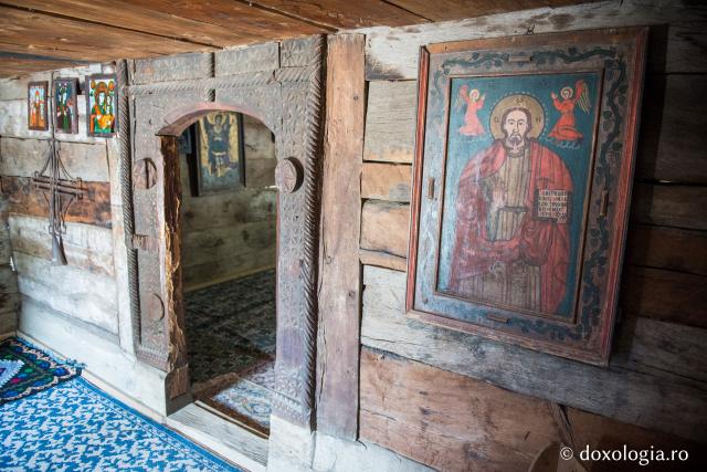 Bisericuța de lemn de la Mănăstirea Nicula