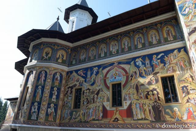 Slujbă de sfințire a picturii la Biserica Seminarului de la Neamț - galerie foto