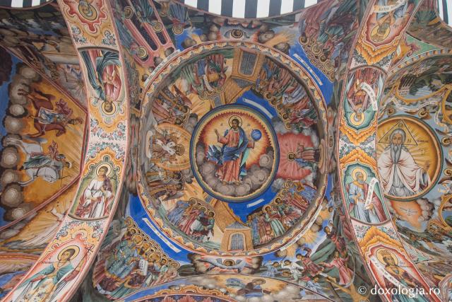 Mănăstirea Rila a fost abandonată între anii 1451 şi 1460. Restaurarea acesteia s-a datorat eforturilor a trei fraţi, Ioasaf, David şi Teofan, preoţi în satul Granica. / Foto: Pr. Silviu Cluci Mănăstirea Rila – Bulgaria