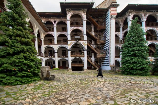 În anul 1983, Mănăstirea Rila a intrat în Patrimoniul Mondial de Cultură UNESCO. / Foto: Pr. Silviu Cluci Mănăstirea Rila – Bulgaria