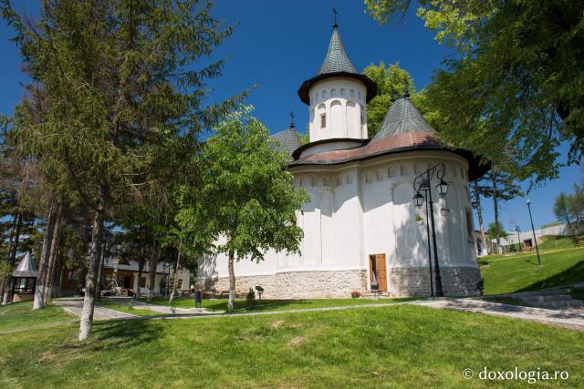 (Foto) Momente de tihnă la Mănăstirea Coșula