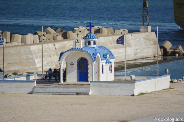 (Foto) Bisericuța „Sfântul Nicolae” din Portul Kyllini – Grecia