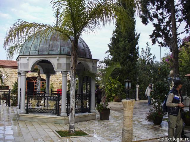 (Foto) Cana Galileii – Biserica în care se păstrează vasele de piatră de la nunta din Cana