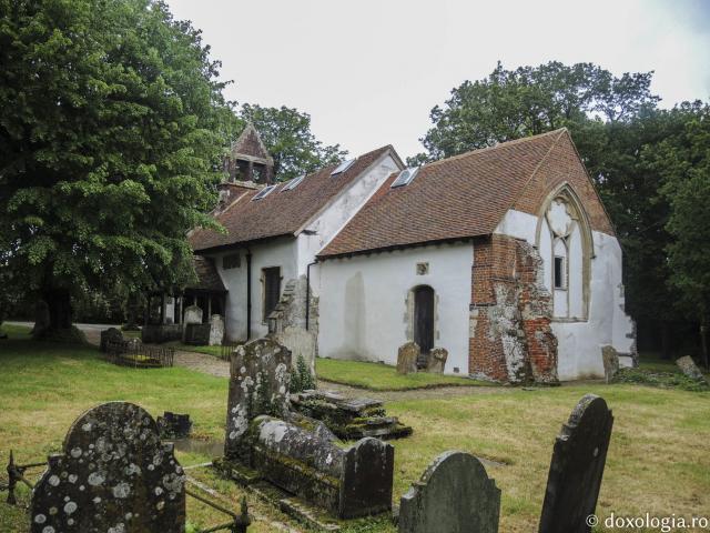 Biserica veche din capătul satului de lângă Mănăstirea Essex – Anglia