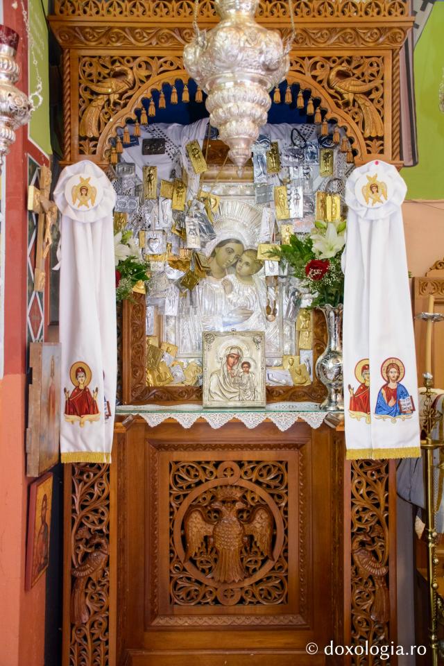 (Foto) Biserica Langouvarda din Markopoulos – locul unde se arată şerpii Maicii Domnului