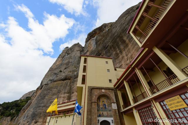 (Foto) Mega Spileo – Mănăstirea din peşteră 