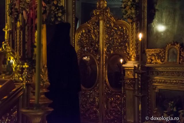 Privegherea continuă la Catedrala Mitropolitană (galerie FOTO)