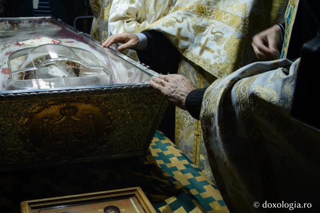 Procesiunea de scoatere a raclei Sfintei Cuvioase Parascheva - galerie FOTO