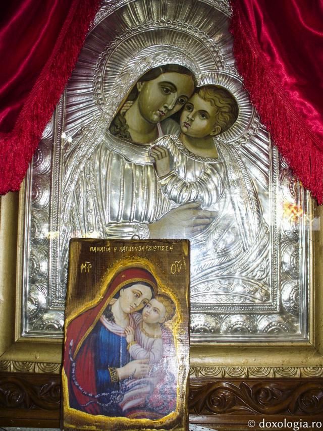 (Foto) Biserica Langouvarda din Markopoulos – locul unde se arată şerpii Maicii Domnului (Foto) Biserica Langouvarda din Markopoulos – locul unde se arată şerpii Maicii Domnului