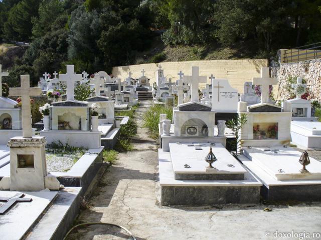 (Foto) Biserica Langouvarda din Markopoulos – locul unde se arată şerpii Maicii Domnului (Foto) Biserica Langouvarda din Markopoulos – locul unde se arată şerpii Maicii Domnului