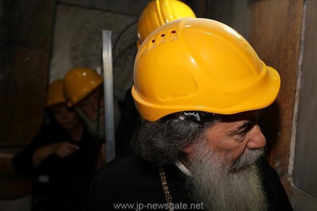 Lucrări de restaurare efectuate la Biserica Sfântului Mormânt din Ierusalim - descoperirea lespezii pe care a fost aşezat trupul Mântuitorului Iisus Hristos (galerie FOTO) Lucrări de restaurare efectuate la Biserica Sfântului Mormânt din Ierusalim - descoperirea lespezii pe care a fost aşezat trupul Mântuitorului Iisus Hristos (galerie FOTO)