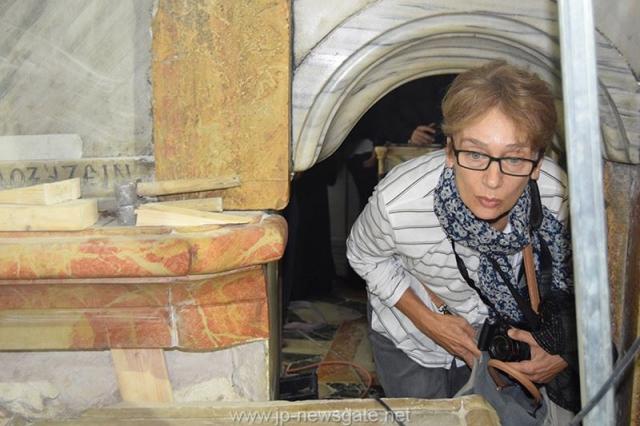 Lucrări de restaurare efectuate la Biserica Sfântului Mormânt din Ierusalim - descoperirea lespezii pe care a fost aşezat trupul Mântuitorului Iisus Hristos (galerie FOTO) Lucrări de restaurare efectuate la Biserica Sfântului Mormânt din Ierusalim - descoperirea lespezii pe care a fost aşezat trupul Mântuitorului Iisus Hristos (galerie FOTO)