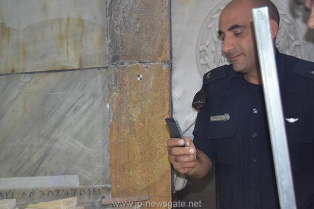 Lucrări de restaurare efectuate la Biserica Sfântului Mormânt din Ierusalim - descoperirea lespezii pe care a fost aşezat trupul Mântuitorului Iisus Hristos (galerie FOTO) Lucrări de restaurare efectuate la Biserica Sfântului Mormânt din Ierusalim - descoperirea lespezii pe care a fost aşezat trupul Mântuitorului Iisus Hristos (galerie FOTO)