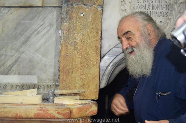 Lucrări de restaurare efectuate la Biserica Sfântului Mormânt din Ierusalim - descoperirea lespezii pe care a fost aşezat trupul Mântuitorului Iisus Hristos (galerie FOTO)