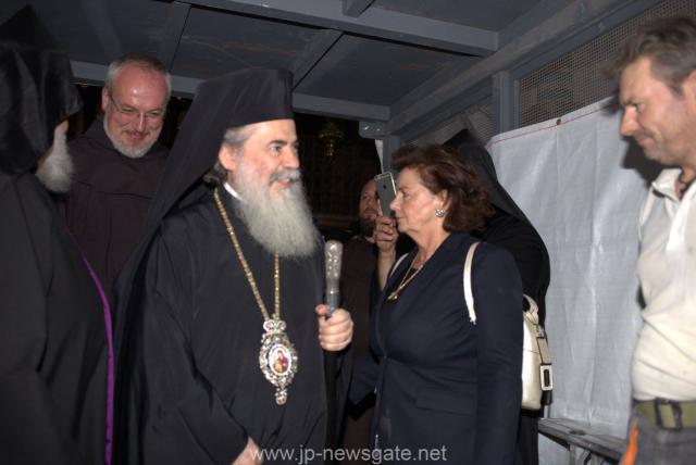 Lucrări de restaurare efectuate la Biserica Sfântului Mormânt din Ierusalim - descoperirea lespezii pe care a fost aşezat trupul Mântuitorului Iisus Hristos (galerie FOTO) Lucrări de restaurare efectuate la Biserica Sfântului Mormânt din Ierusalim - descoperirea lespezii pe care a fost aşezat trupul Mântuitorului Iisus Hristos (galerie FOTO)