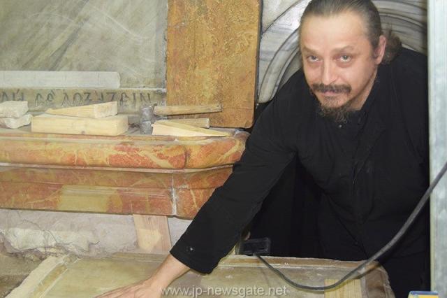 Lucrări de restaurare efectuate la Biserica Sfântului Mormânt din Ierusalim - descoperirea lespezii pe care a fost aşezat trupul Mântuitorului Iisus Hristos (galerie FOTO)