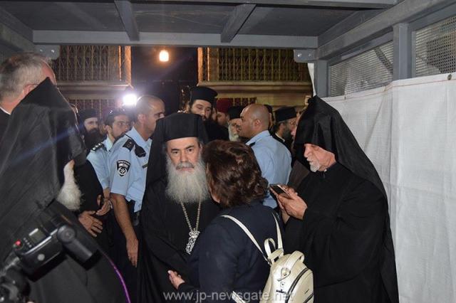 Lucrări de restaurare efectuate la Biserica Sfântului Mormânt din Ierusalim - descoperirea lespezii pe care a fost aşezat trupul Mântuitorului Iisus Hristos (galerie FOTO) Lucrări de restaurare efectuate la Biserica Sfântului Mormânt din Ierusalim - descoperirea lespezii pe care a fost aşezat trupul Mântuitorului Iisus Hristos (galerie FOTO)