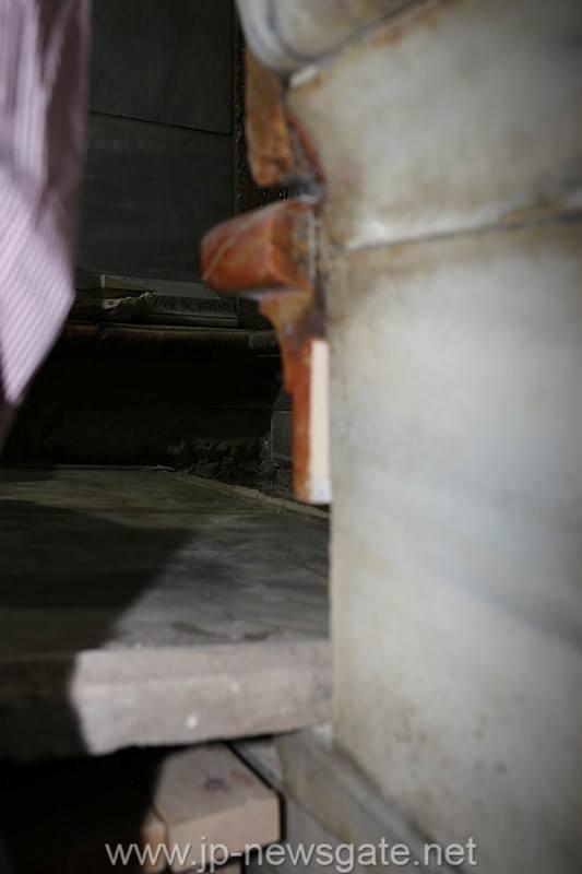 Lucrări de restaurare efectuate la Biserica Sfântului Mormânt din Ierusalim - descoperirea lespezii pe care a fost aşezat trupul Mântuitorului Iisus Hristos (galerie FOTO) Lucrări de restaurare efectuate la Biserica Sfântului Mormânt din Ierusalim - descoperirea lespezii pe care a fost aşezat trupul Mântuitorului Iisus Hristos (galerie FOTO)