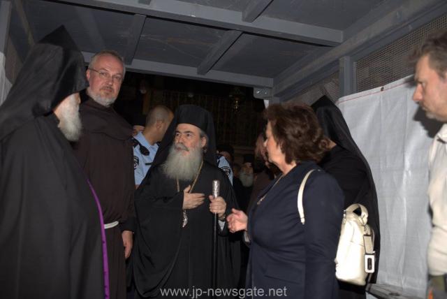 Lucrări de restaurare efectuate la Biserica Sfântului Mormânt din Ierusalim - descoperirea lespezii pe care a fost aşezat trupul Mântuitorului Iisus Hristos (galerie FOTO) Lucrări de restaurare efectuate la Biserica Sfântului Mormânt din Ierusalim - descoperirea lespezii pe care a fost aşezat trupul Mântuitorului Iisus Hristos (galerie FOTO)