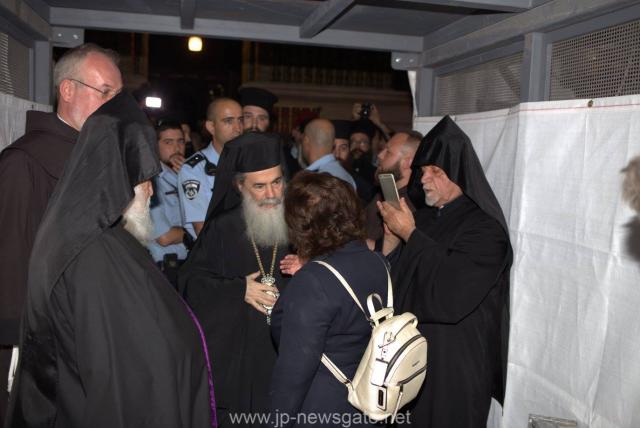 Lucrări de restaurare efectuate la Biserica Sfântului Mormânt din Ierusalim - descoperirea lespezii pe care a fost aşezat trupul Mântuitorului Iisus Hristos (galerie FOTO) Lucrări de restaurare efectuate la Biserica Sfântului Mormânt din Ierusalim - descoperirea lespezii pe care a fost aşezat trupul Mântuitorului Iisus Hristos (galerie FOTO)