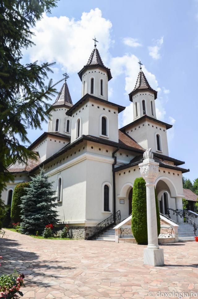 Mănăstirea Recea (galerie FOTO)