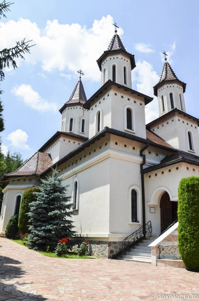 Mănăstirea Recea (galerie FOTO)