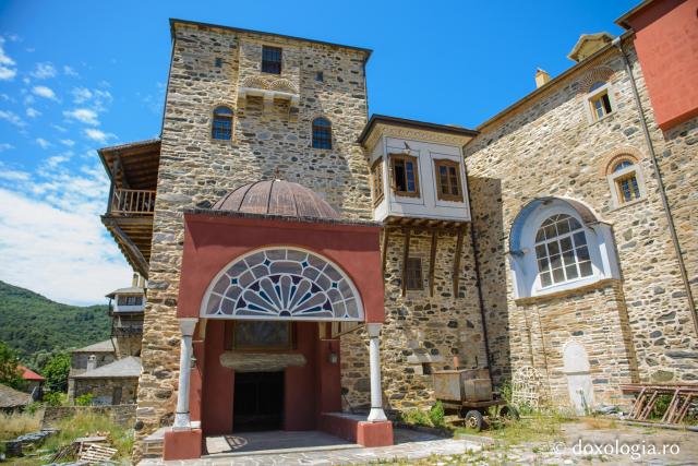 (Foto) Mănăstirea Pantocrator ‒ adăpost al Icoanei Maicii Domnului „Gherontissa”
