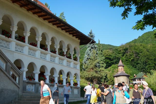 Prislop - Mănăstirea readusă la viață de Părintele Arsenie Boca (galerie FOTO)