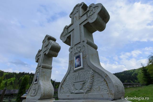 (Foto) Paraclisul Sfântul Ioan Teologul din cimitirul Mănăstirii Sihăstria Putnei 
