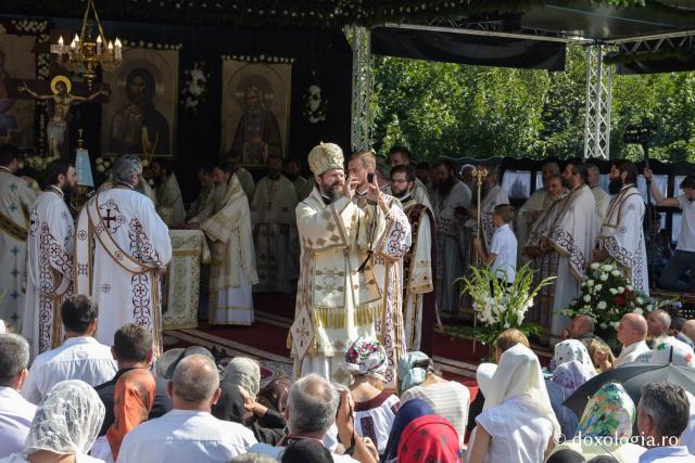 (Foto) Sfânta Liturghie de la Mănăstirea Sihăstria Putnei