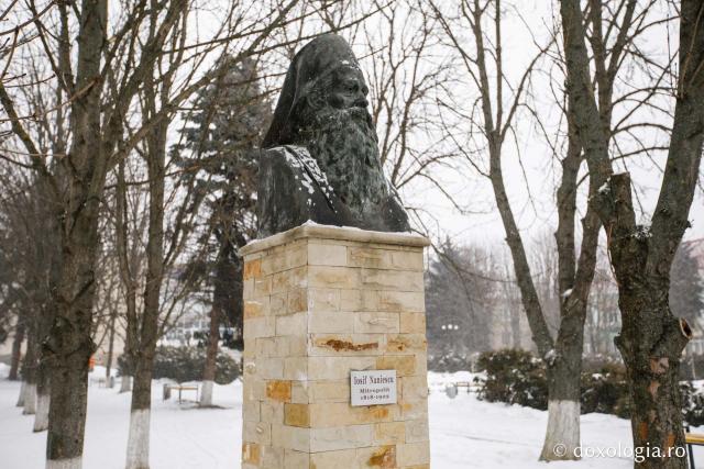 (Foto) Bustul Mitropolitului Iosif Naniescu din Sîngerei 