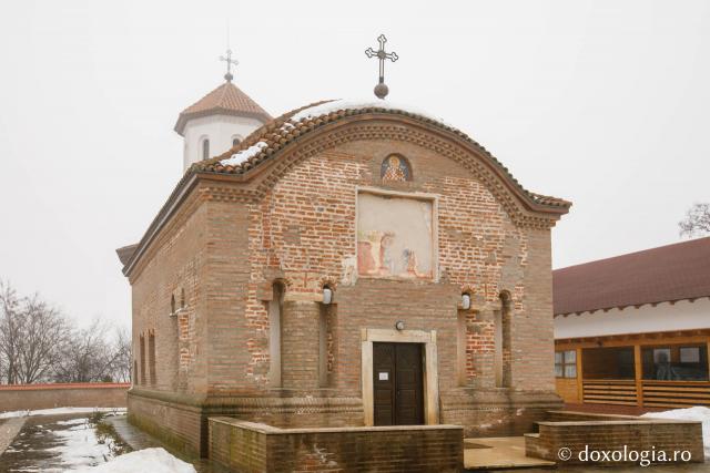 (Foto) Paşi de pelerin la Mănăstirea Strâmbu-Găiseni