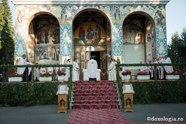 (Foto) Priveghere în cinstea Sfântului Ioan Iacob de la Neamț