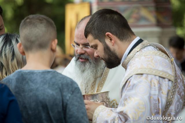 (Foto) Ziua Sfântului Ioan Iacob - slujire arhierească la Seminarul Teologic de la Neamț