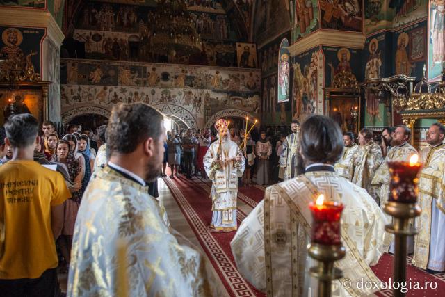 (Foto) Voluntarii ITOM 2018, la Sfânta Liturghie Arhierească