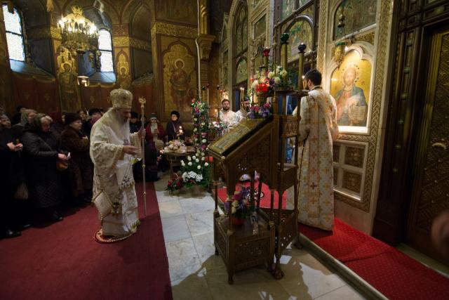 (Foto) Mitropolitul Moldovei, prezent la hramul Mănăstirii „Sfinţii Trei Ierarhi” din Iași
