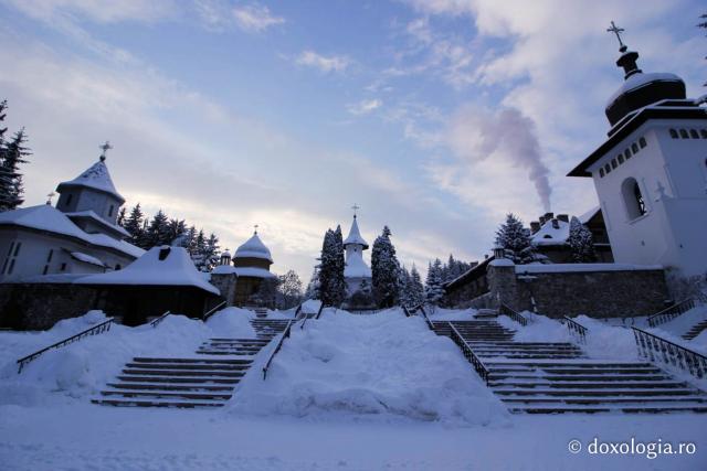 (Foto) Iarnă de poveste la Mănăstirea Sihăstria