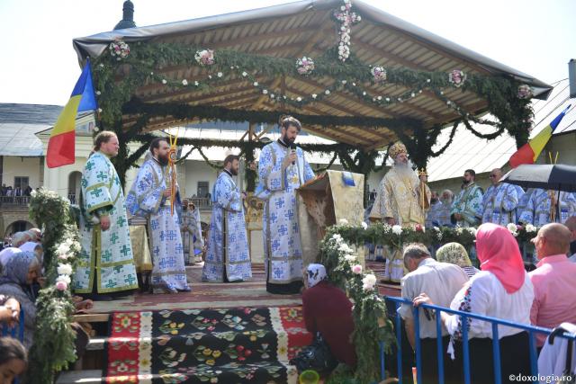 (Foto) Sfânta Liturghie Arhierească de hramul Mănăstirii Neamț – 2019