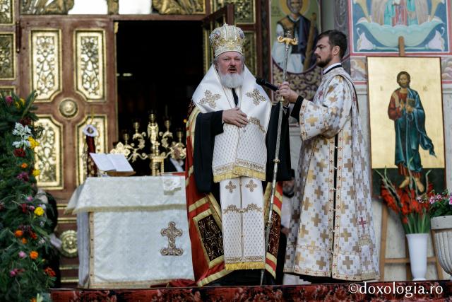 (Foto) Slujbă de priveghere în cinstea Sfântului Cuvios Ioan Iacob de la Neamț
