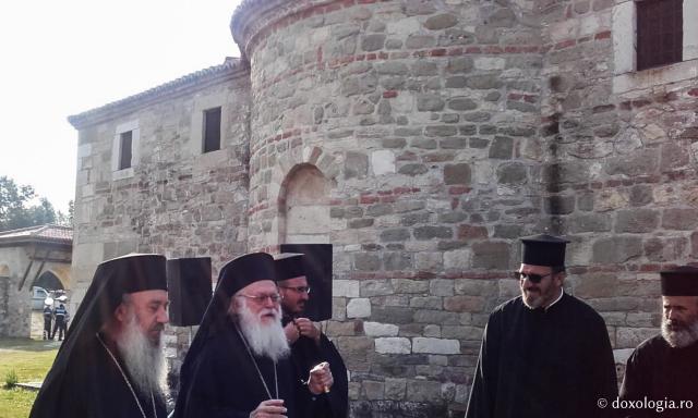 (Foto) Hramul Sfântului Cosma Etolul 2019 - mănăstirea din Albania care adăpostește mormântul Sfântului