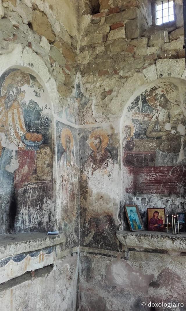 (Foto) Hramul Sfântului Cosma Etolul 2019 - mănăstirea din Albania care adăpostește mormântul Sfântului