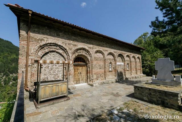 (Foto) Paşi de pelerin la Mănăstirea Bachkovo – Bulgaria