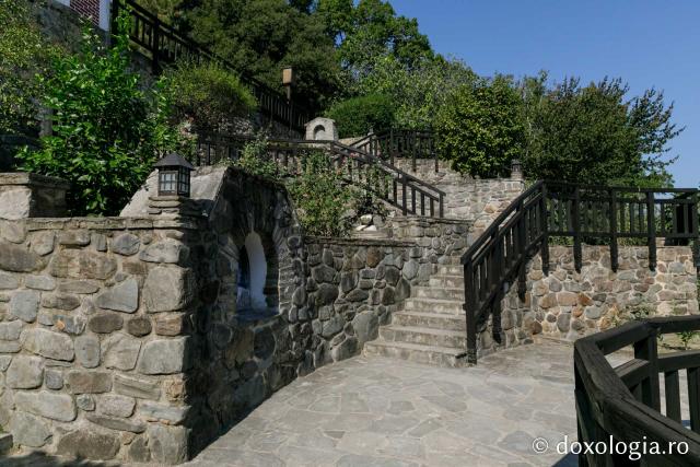 (Foto) Paşi de pelerin la Metocul Kakovo al Mănăstirii Hilandar – Halkidiki, Grecia