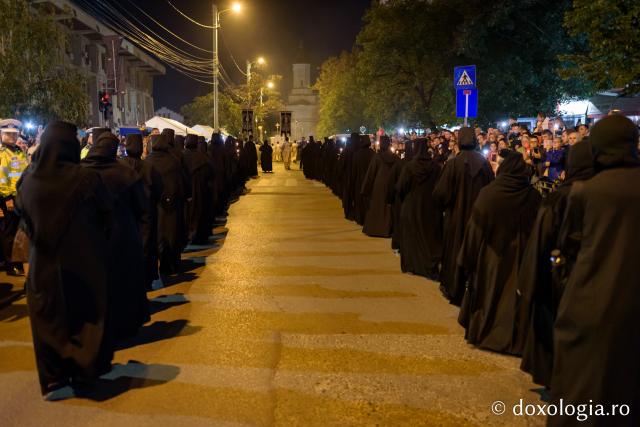 (Foto) Calea Sfinților – o rugăciune la ceas de seară pe străzile Iașului
