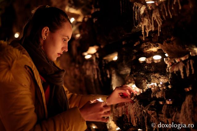 (Foto) Nopți luminate de credință la Hramul Sfintei Parascheva – 2019