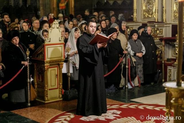 (Foto) Priveghere la praznicul Întâmpinării Domnului, la Catedrala Mitropolitană din Iași 2020