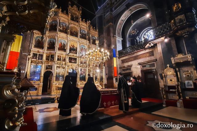 (Foto) Vecernia scoaterii Sfântului Epitaf la Catedrala mitroplitană din Iași