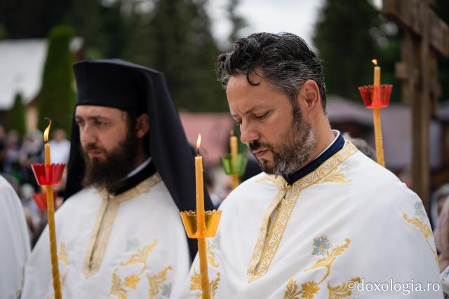 (Foto) Mănăstirea Petru Vodă: Sfânta Liturghie și slujba Parastasului pentru părintele Iustin Pârvu
